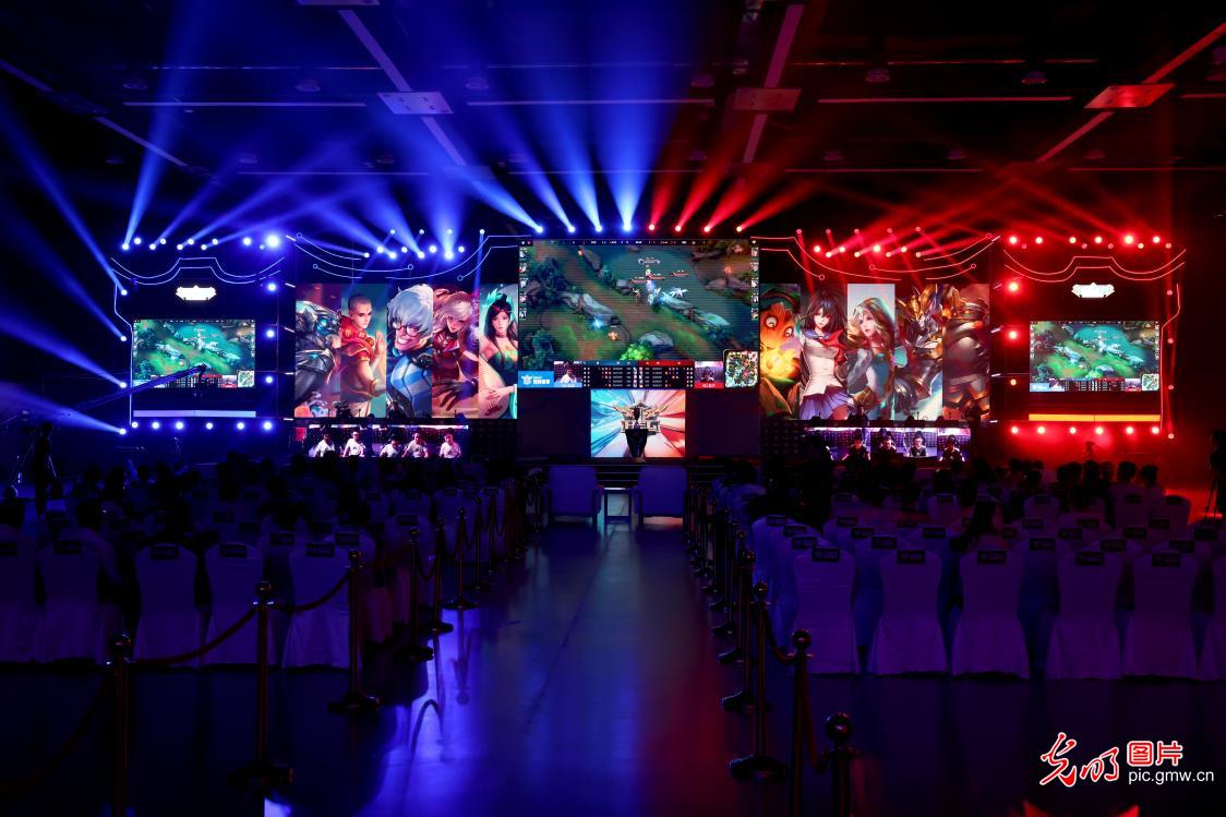 更是一个 更是一个